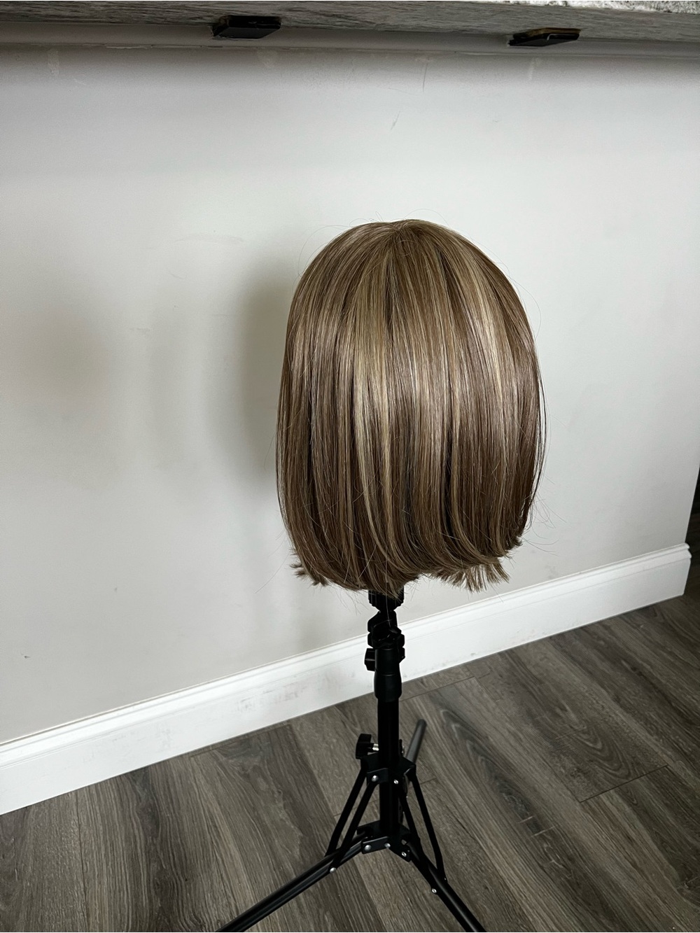 15โ Light Brown with blonde highlights Synthetic Wig - Picture 6 of 16